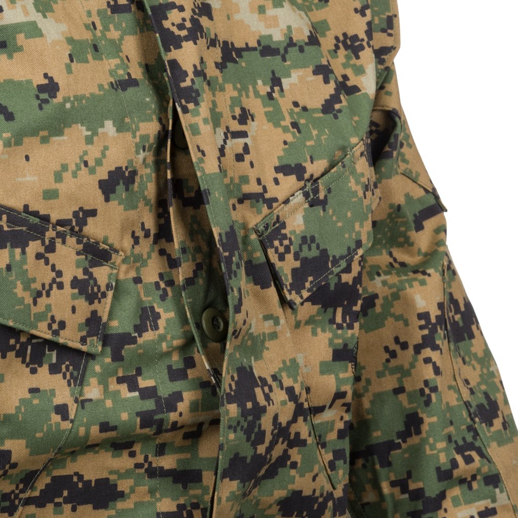 Chaqueta USMC Digital Woodland con emblema EGA bordado y bolsillos inclinados