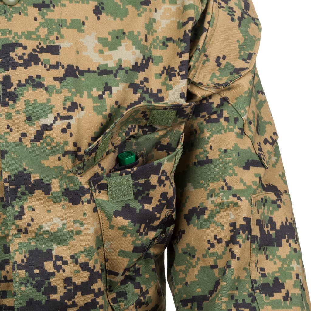 Chaqueta USMC Digital Woodland con emblema EGA bordado y bolsillos inclinados