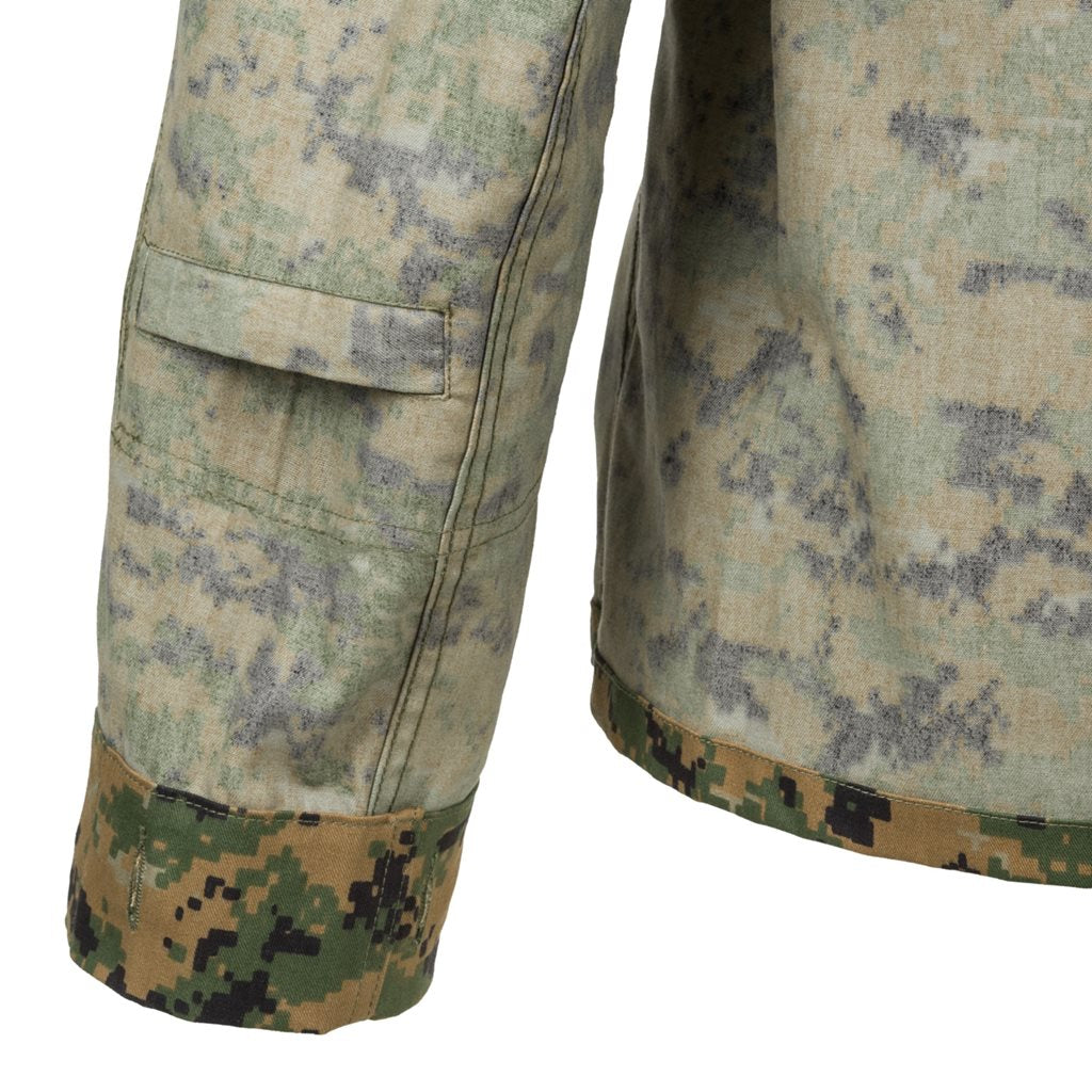 Chaqueta USMC Digital Woodland con emblema EGA bordado y bolsillos inclinados