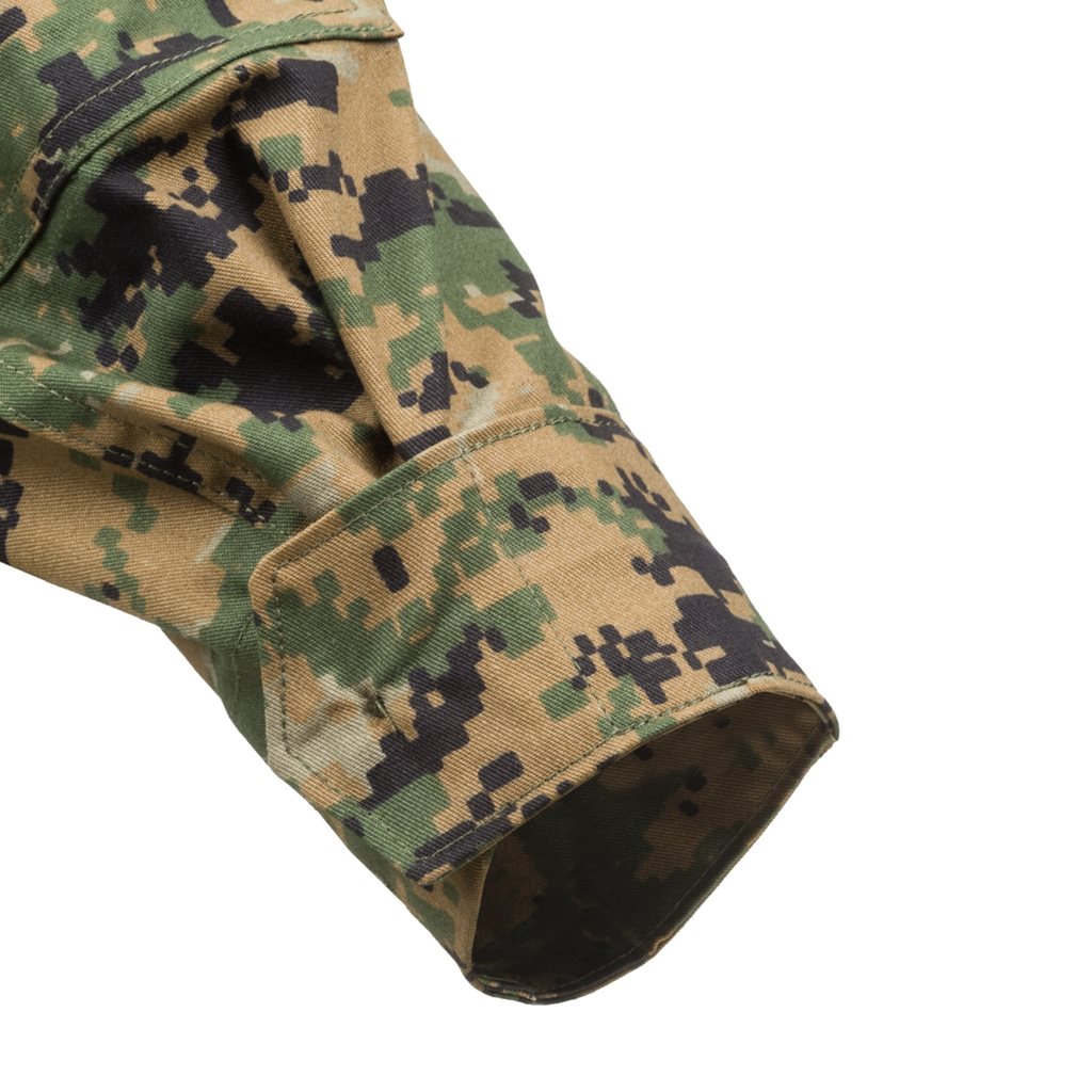 Chaqueta USMC Digital Woodland con emblema EGA bordado y bolsillos inclinados