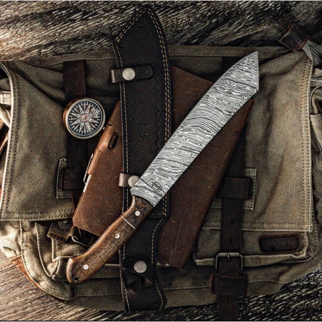 Machete UTILITY con hoja damasco y funda de cuero para cinturón