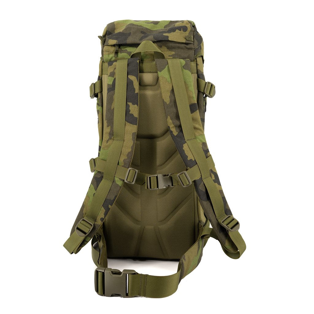 Mochila AČR TL-30 gen. II vz.95, vista frontal con correas y respaldo acolchado