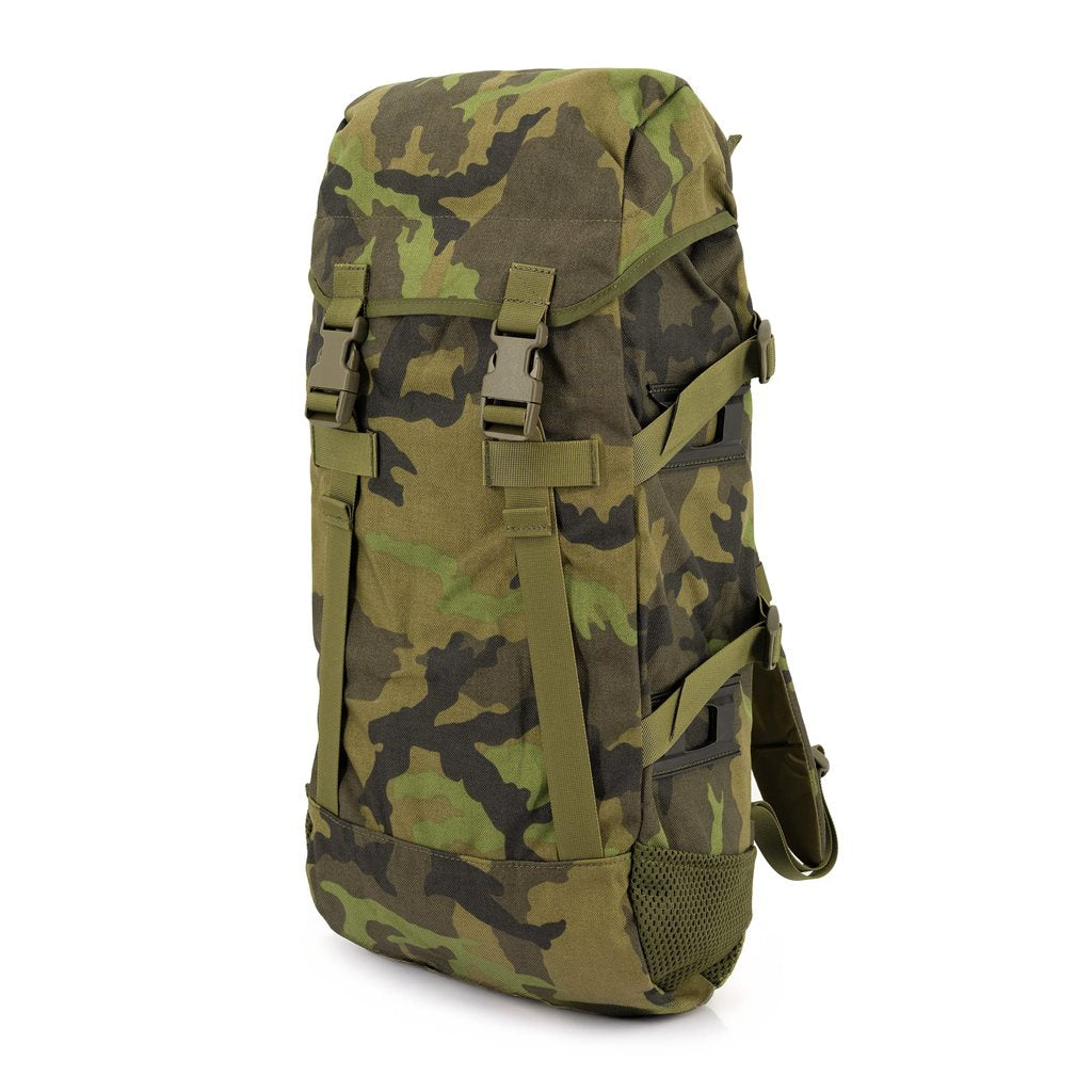 Mochila AČR TL-30 gen. II vz.95, vista frontal con correas y respaldo acolchado