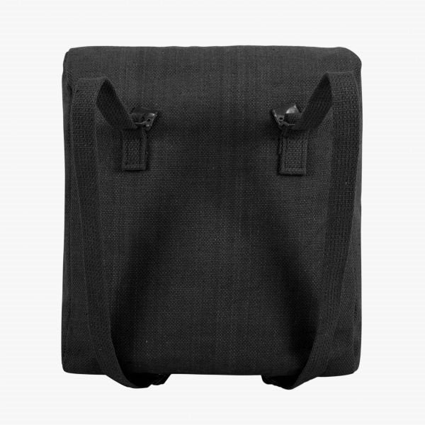 Mochila negra de lona resistente 33×31×10 cm, capacidad ~10 L, tirantes ajustables