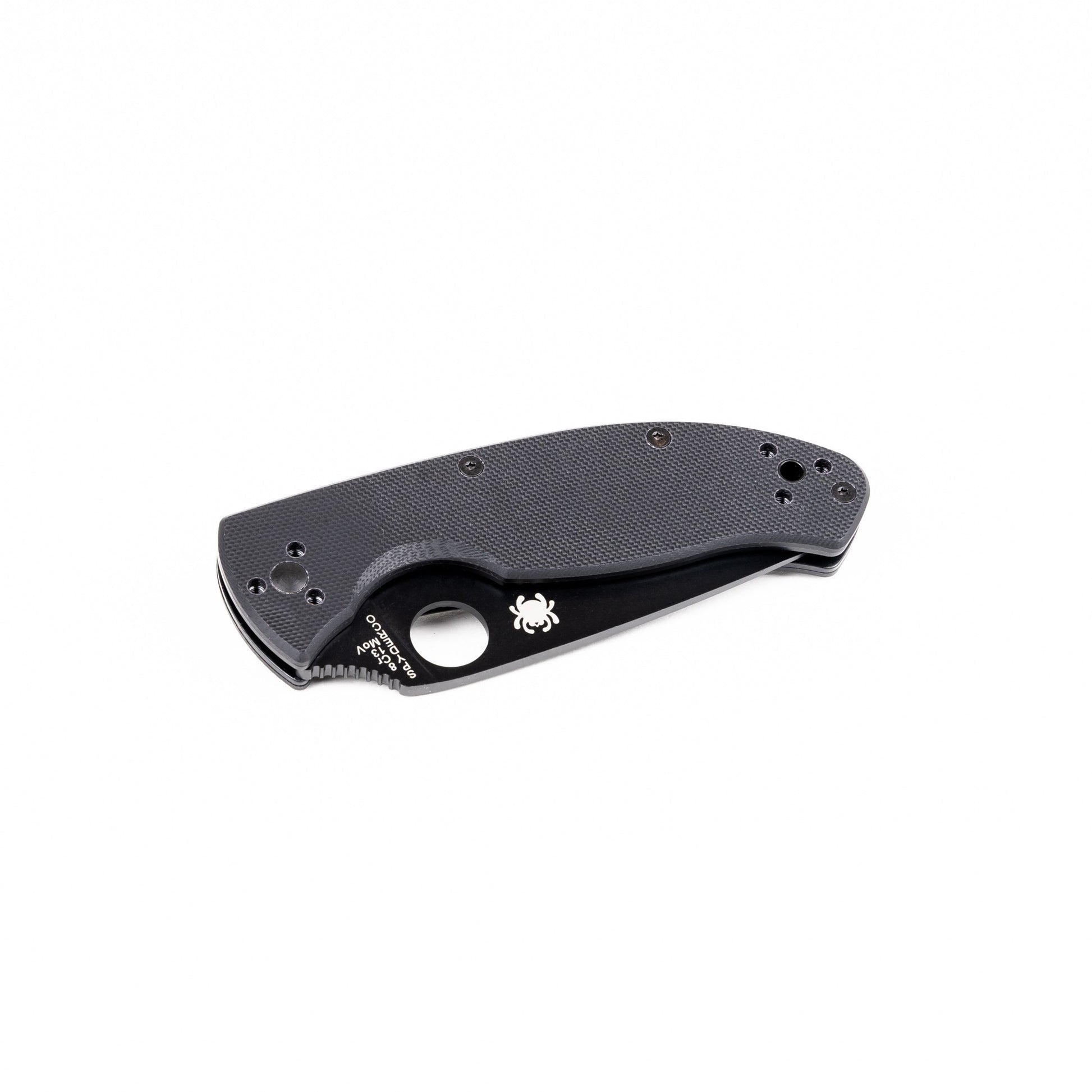 Navaja plegable Spyderco Tenacious negra con hoja ennegrecida y filo combinado