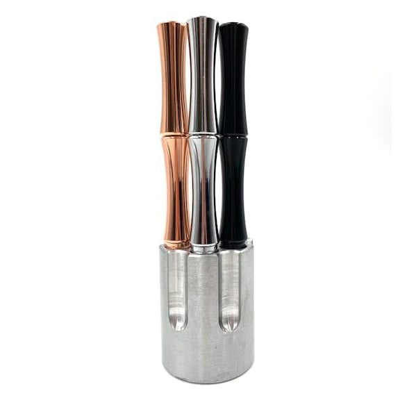 Set de 3 bolígrafos REVOLVER con soporte de aluminio en forma de cargador