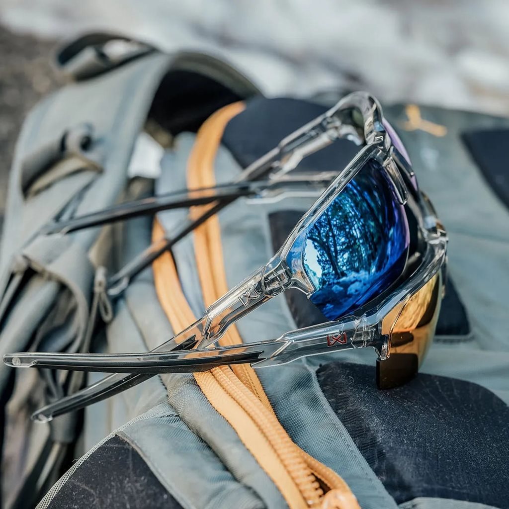 Gafas de tiro WX JAKL Captivate con marco blanco y lentes verdes polarizadas, vista frontal