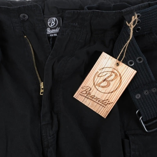 Bermudas cargo negras AVAGE con cinturón vintage y múltiples bolsillos