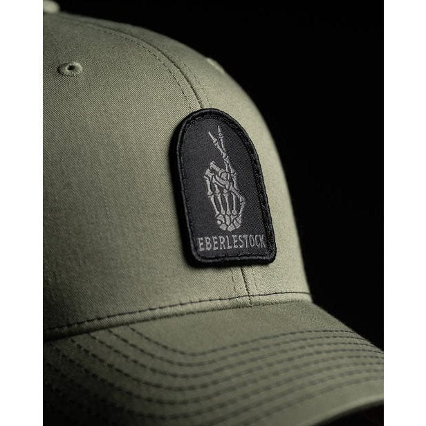 Gorra de béisbol LUCKY KNUCKLES verde loden con frontal de denim y malla trasera