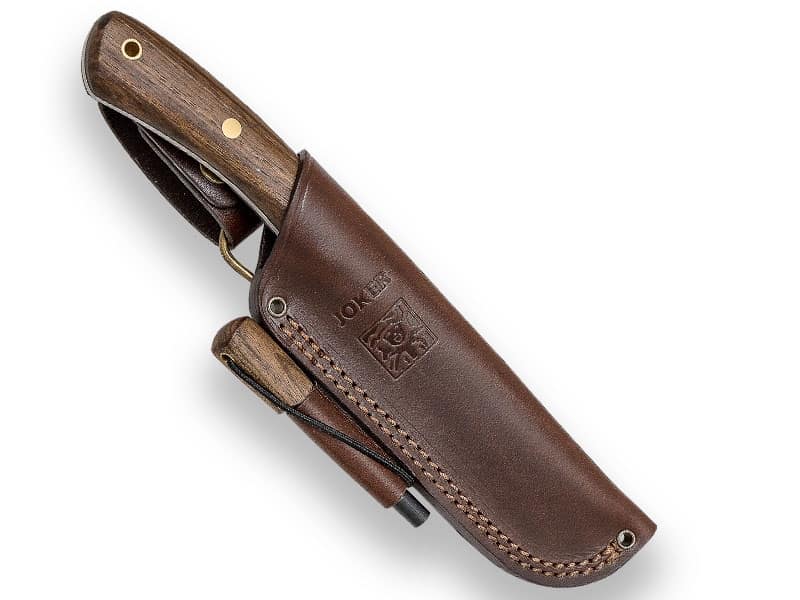 Imagen de Cuchillo Bushcraft Joker Nessmuk S, Con Ferrocerio, Mango De Nogal CN132-P parte de nuestra colección en Espadas y más, sitio oficial.