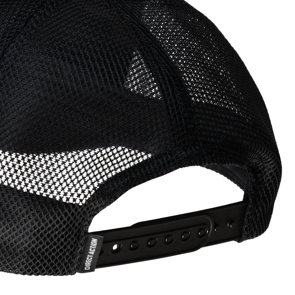 Gorra de béisbol negra con malla y estampado NO LOUD! en el frontal