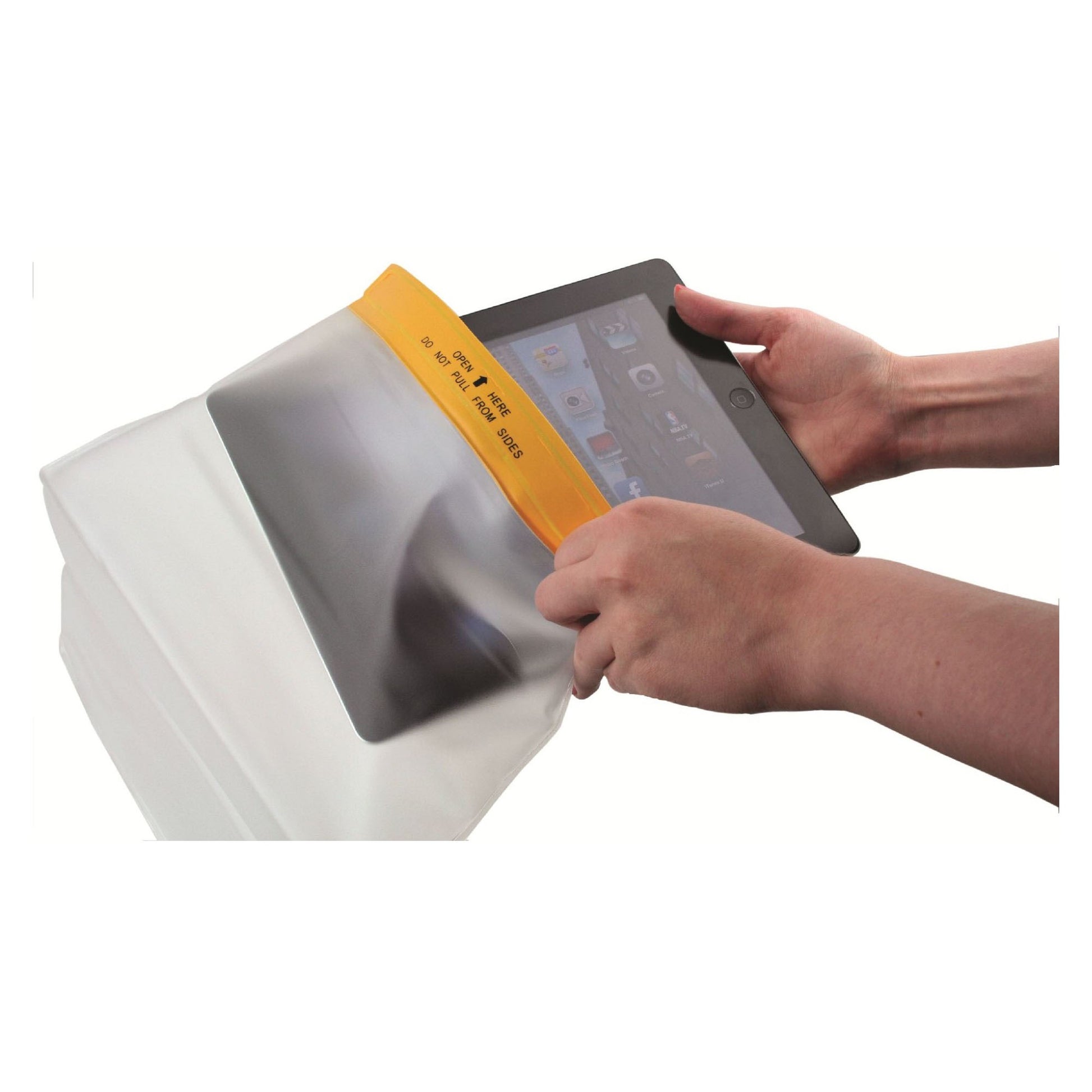 Funda impermeable transparente amarilla para colgar al cuello 270x340 mm