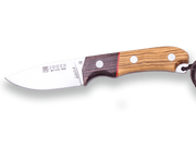 CUCHILLO BUSHCRAFT JOKER AGUILA, CON PUÑO EN MADERA DE OLIVO, VIROLA PALO SANTO Y HOJA DE 8,5 CM. INCLUYE FUNDA DE CUERO. CO103 - Espadas y Más