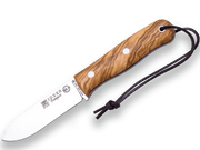 CUCHILLO BUSHCRAFT Y CAZA JOKER BS9 TRAMPERO. ACERO SANDVIK 14C28N, MANGO MADERA DE OLIVO, HOJA 10 CM. CON FUNDA VAQUETILLA Y FERROCERIO CO113-P - Espadas y Más