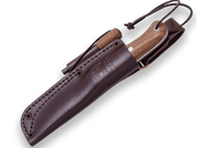 CUCHILLO BUSHCRAFT Y SUPERVIVENCIA JOKER BS9 CAMPERO. ACERO SANDVIK 14C28N, MANGO DE NOGAL, HOJA 10,5 CM. CON FUNDA VAQUETILLA CON FERROCERIO CN112-P - Espadas y Más