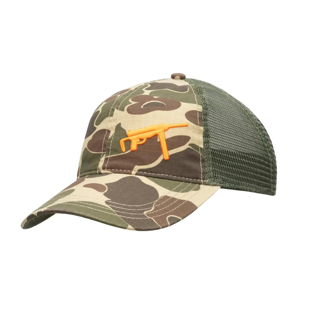 Gorra trucker GREASE GUN en estampado Duck Hunter con bordado del arma M3A1