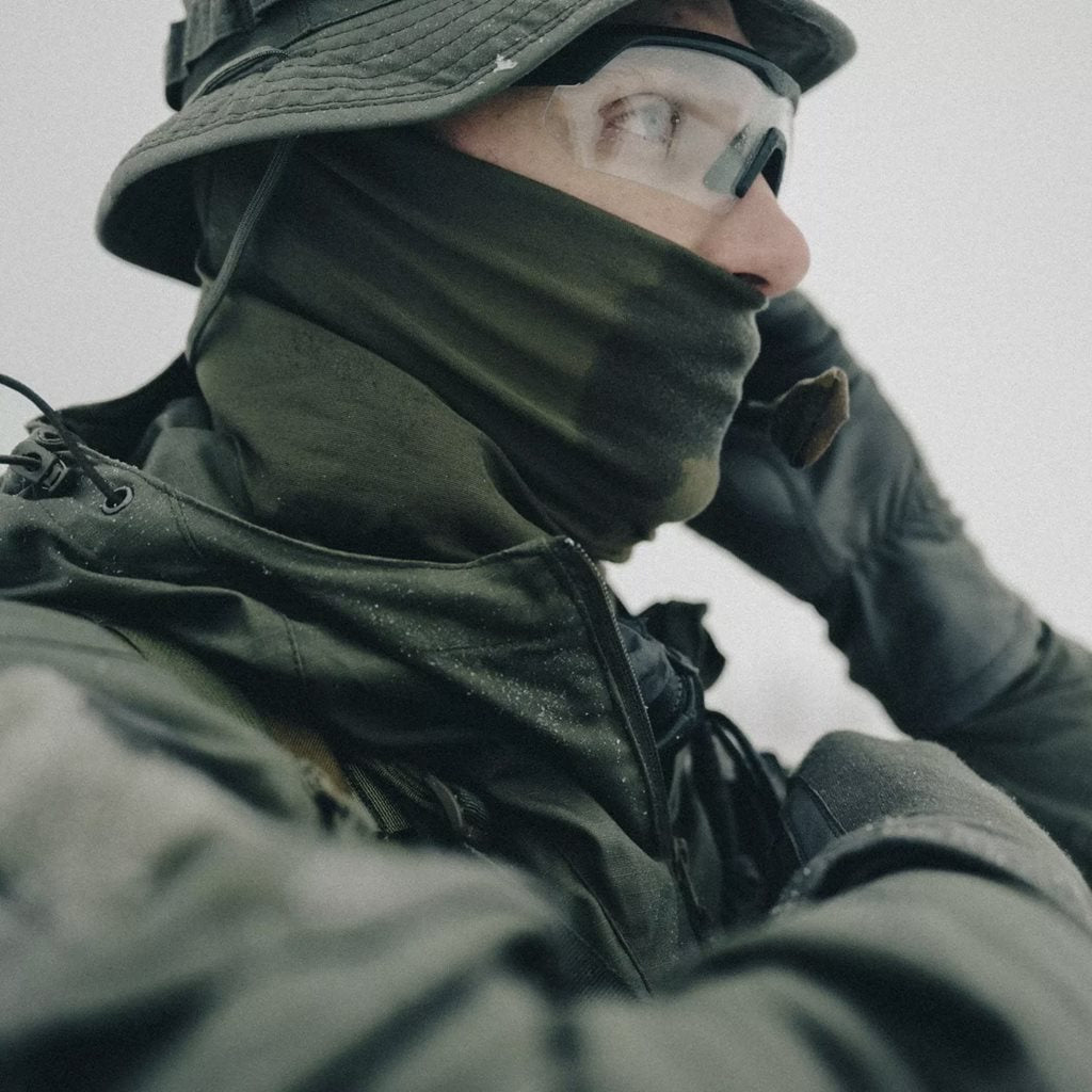 Nákrčník WRAP LIGHTWEIGHT ČERNÝ - braga de cuello negra de poliéster, ligera y cálida