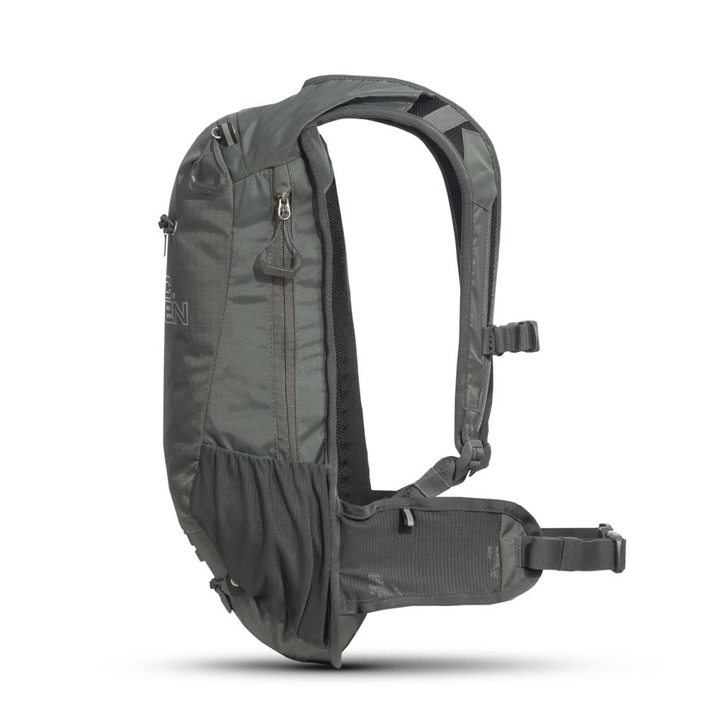 Mochila de hidratación PLUTO 9L negra, ligera y compacta