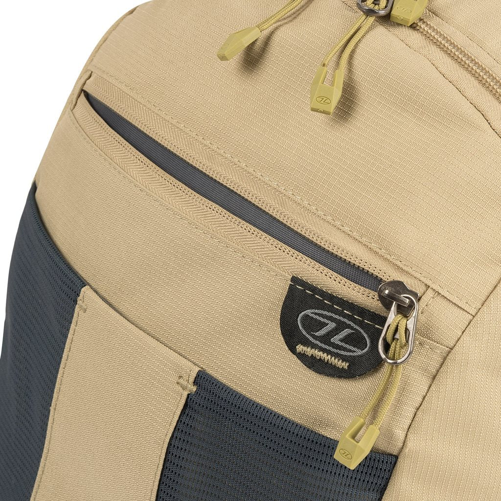 Mochila ARRAN Daysack 22 L negra vista frontal