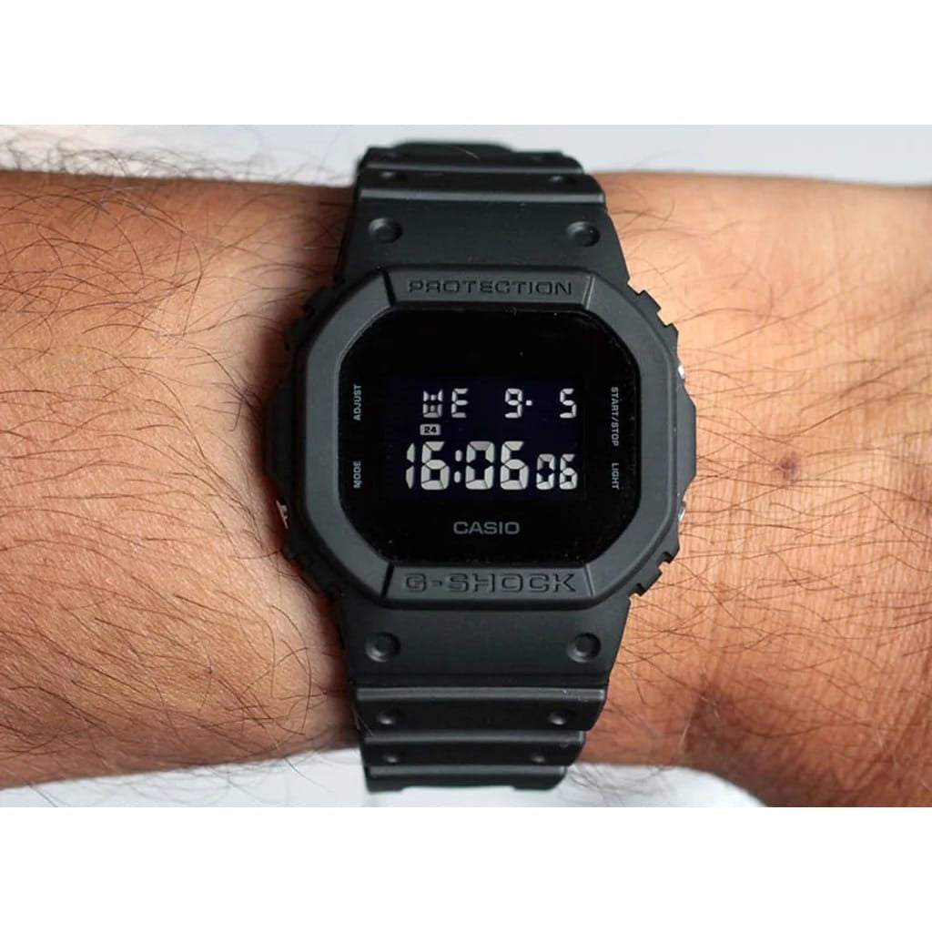 Reloj deportivo para hombre DW-5600UBB-1 negro vista frontal