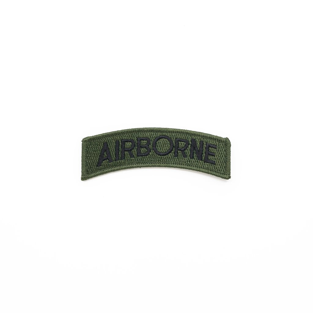 Parche curvo 'AIRBORNE' color oliva