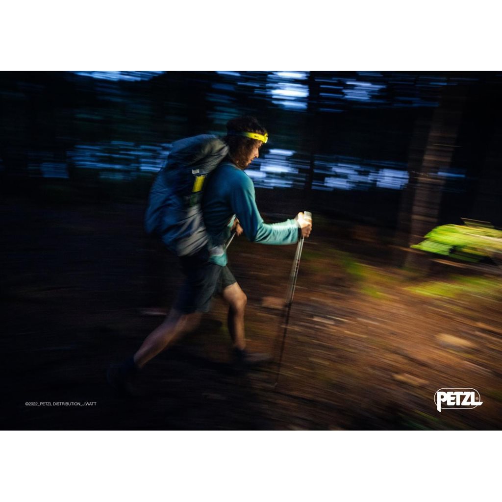 Linterna frontal TIKKA de PETZL con reflector fosforescente