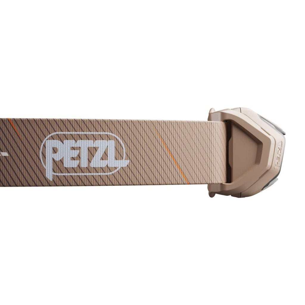 Linterna frontal TIKKA CORE 2025 negra de Petzl, 450 lúmenes, reflector fosforescente y batería CORE incluida