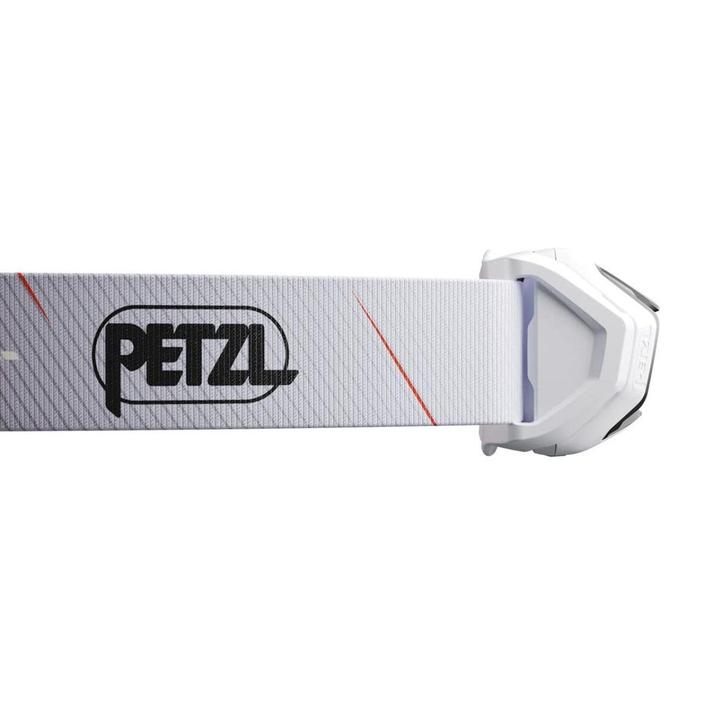 Linterna frontal TIKKA CORE 2025 negra de Petzl, 450 lúmenes, reflector fosforescente y batería CORE incluida