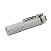 Linterna E21 TITAN recargable 2000 lúmenes, alcance 322 m, aleación de titanio, IP68