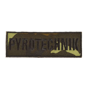 Parche Nášivka PYROTECHNIK pequeño sobre camuflaje vz.95, texto bordado en negro, tamaño aprox. 4×12 cm con velcro