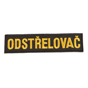 Parche negro con texto amarillo 'ODSTŘELOVAČ' y respaldo VELCRO 3,5x14 cm