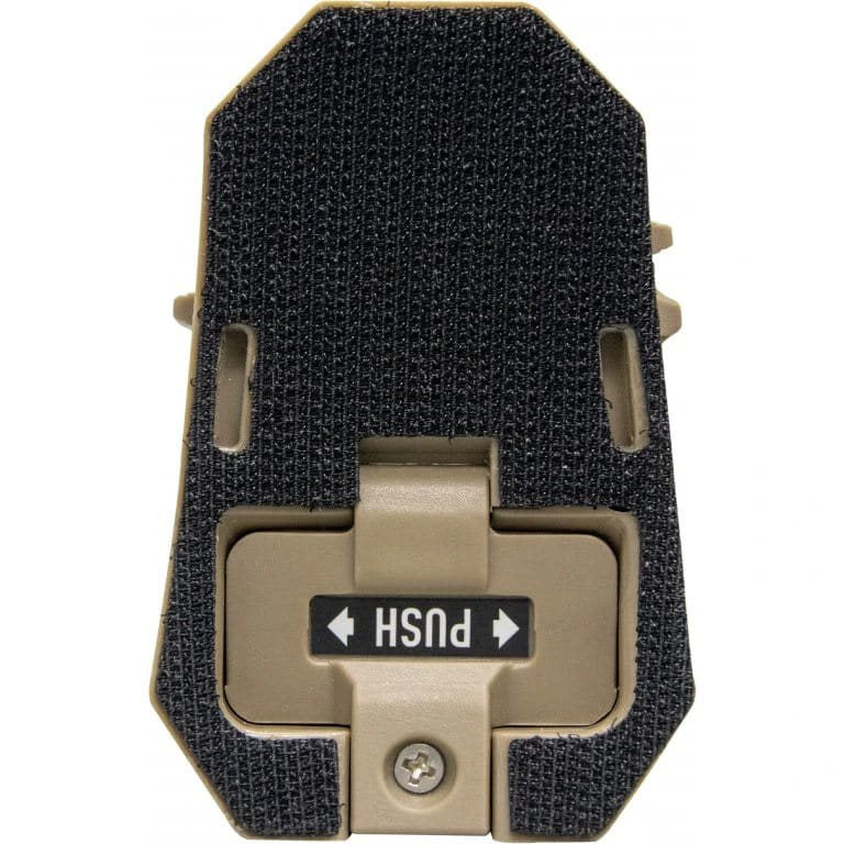 Luz de posición F101 STEALTH SURVIVAL IPX8 negra montada en casco