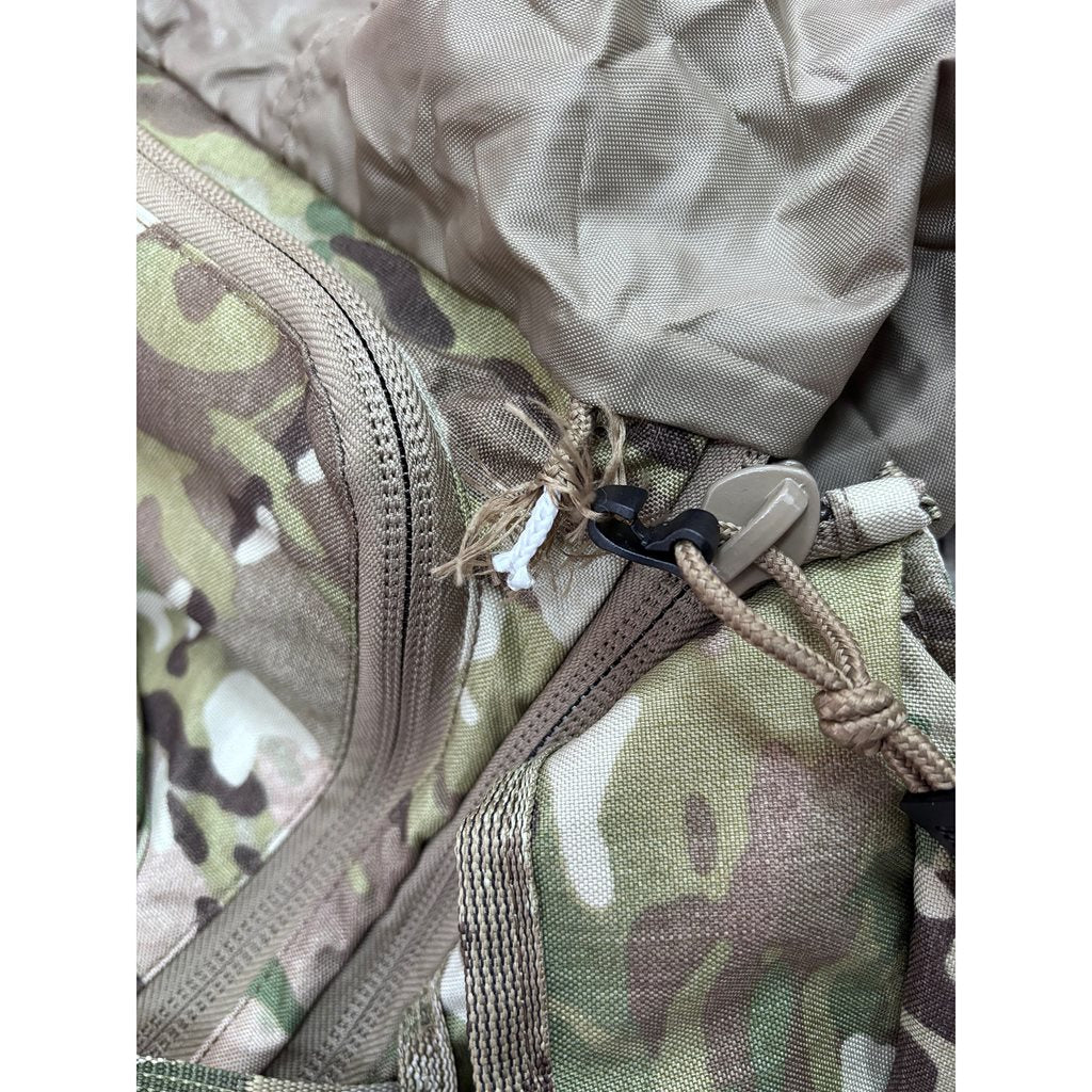 Mochila F4 TERMINATOR V3 ligeramente usada, vista frontal