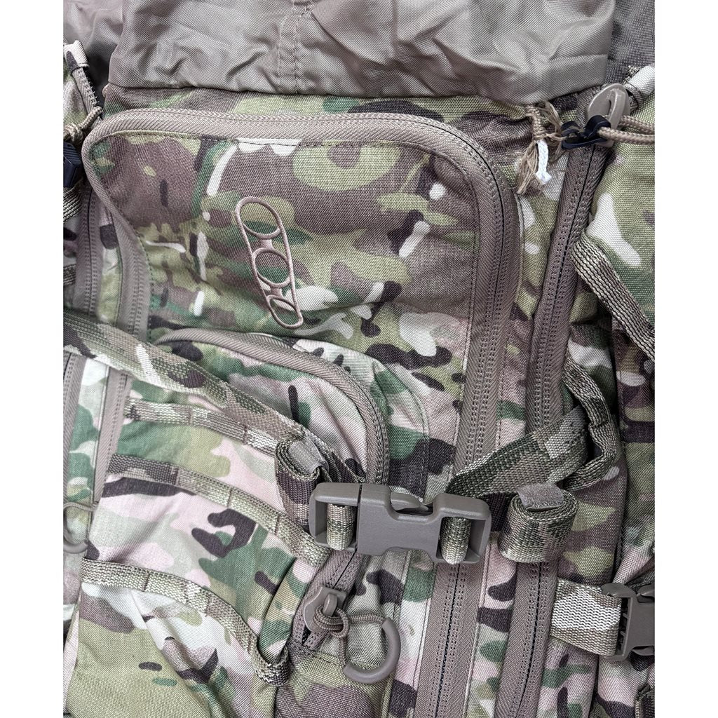 Mochila F4 TERMINATOR V3 ligeramente usada, vista frontal