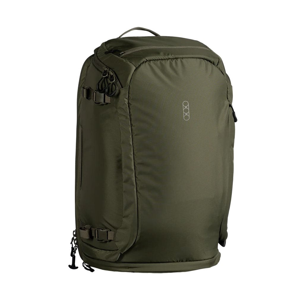 Mochila FADE ADAPT negra con diseño expandible y posibilidad de portación oculta