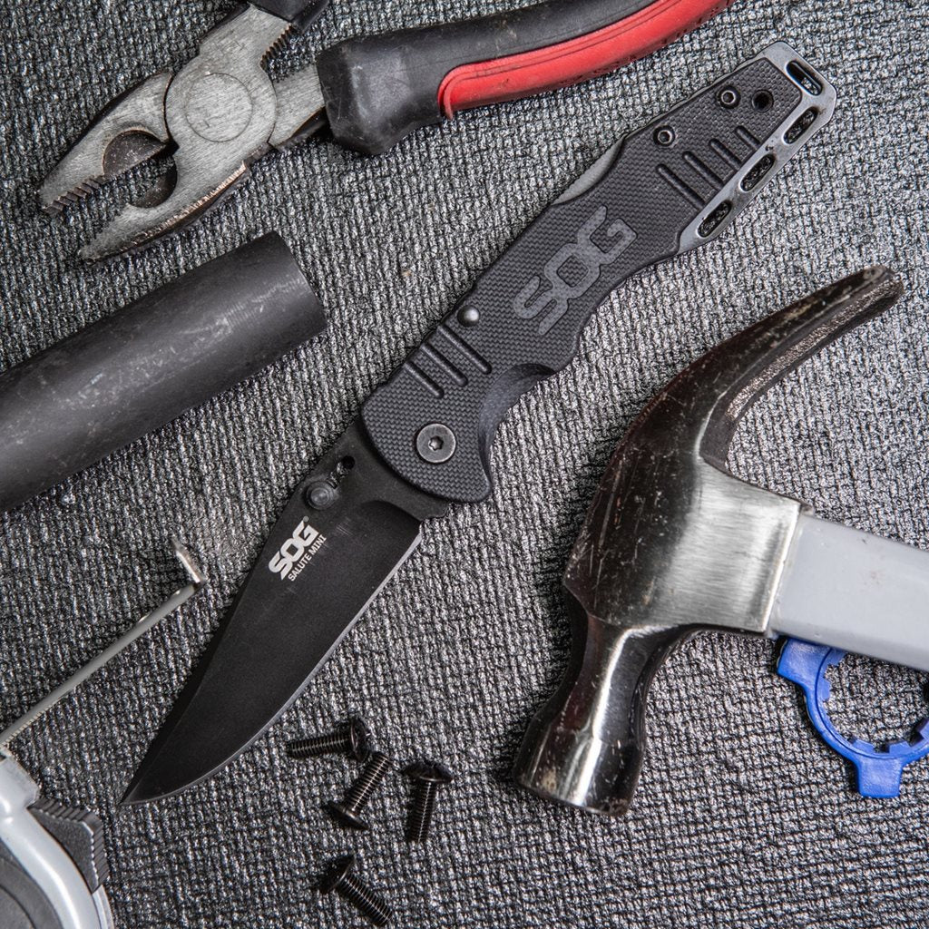 Navaja plegable SOG Salute Mini con hoja lisa de acero 8Cr13MoV y mango G10
