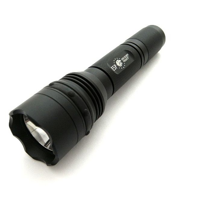Imagen de linterna táctica HELIOS 10-37 con LED Cree XM-L2
