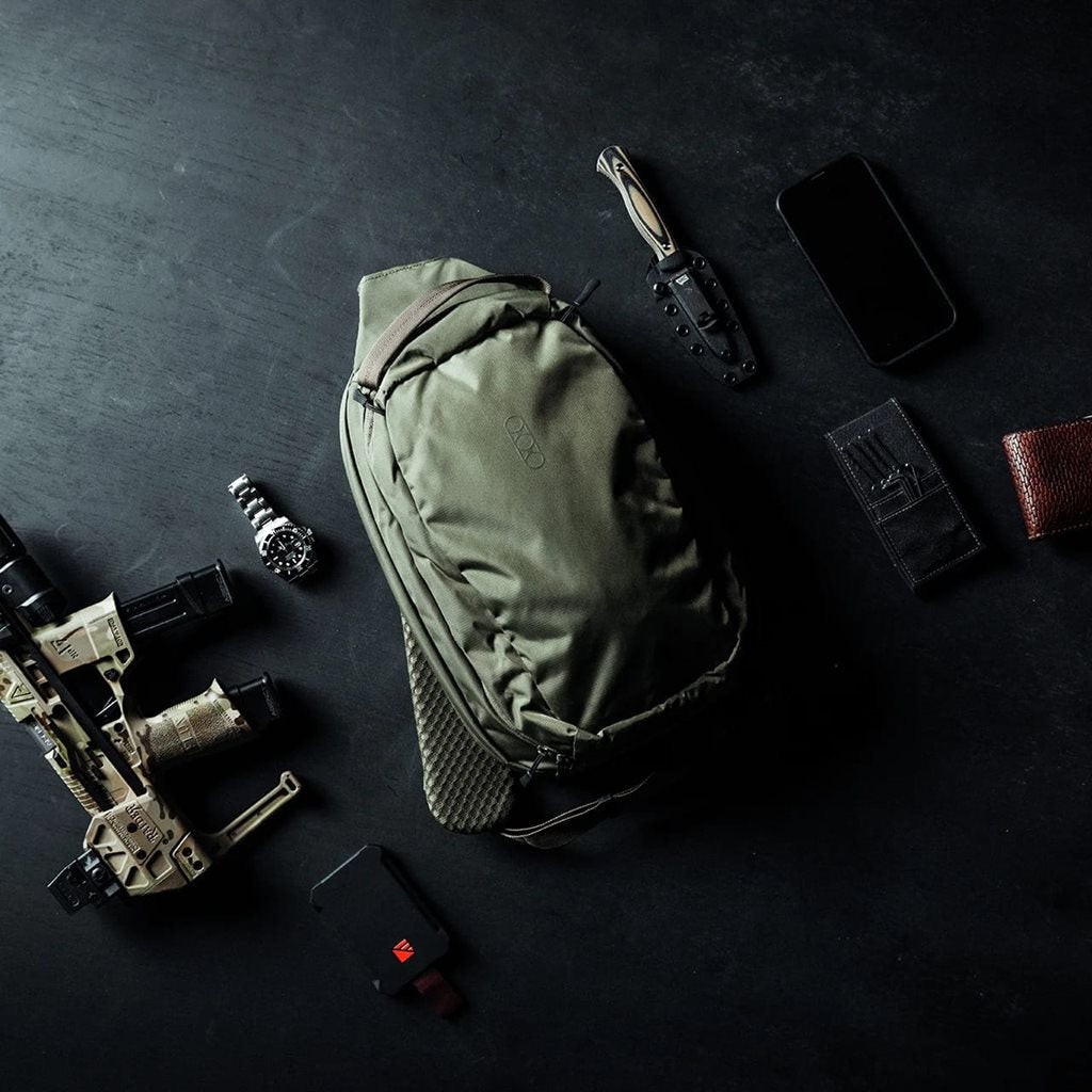 Mochila bandolera FADE SLING gris en nylon 210D rip-stop para transporte discreto de pistolas y PDW