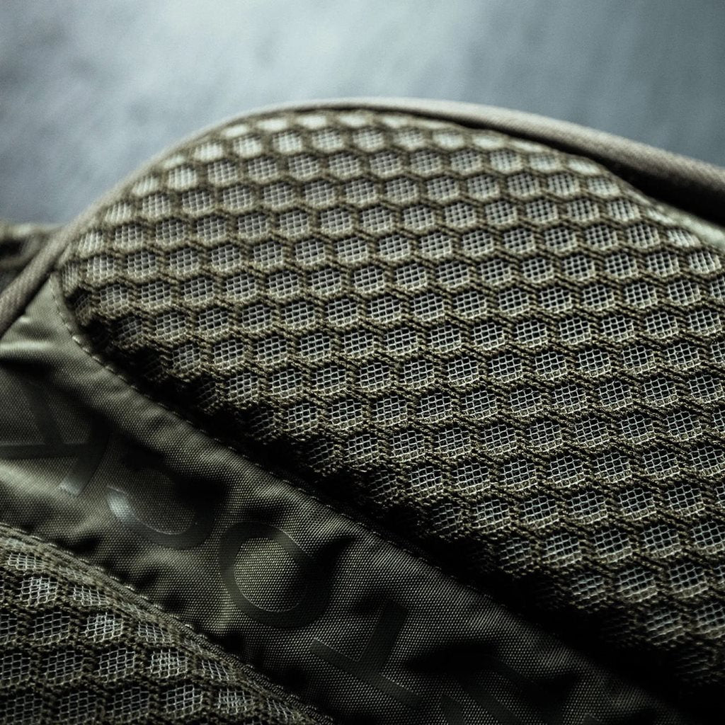 Mochila bandolera FADE SLING gris en nylon 210D rip-stop para transporte discreto de pistolas y PDW
