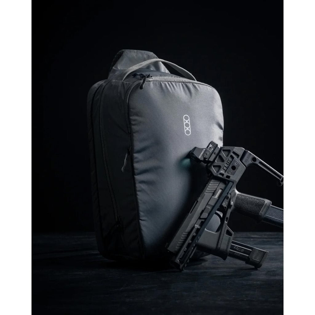 Mochila táctica FADE SLING XL gris, mochila sling de un hombro para portar pistolas y PDW compactas