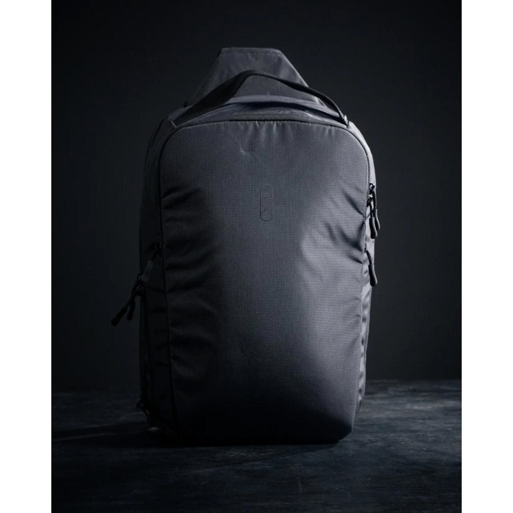 Mochila táctica FADE SLING XL gris, mochila sling de un hombro para portar pistolas y PDW compactas