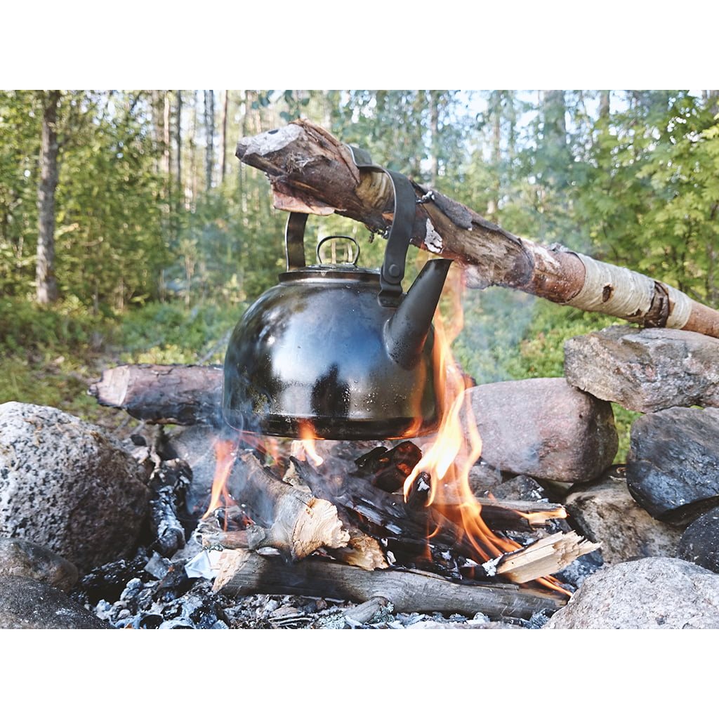 Hervidor de acero inoxidable CAMPFIRE 3 L para fuego, colgado sobre la hoguera