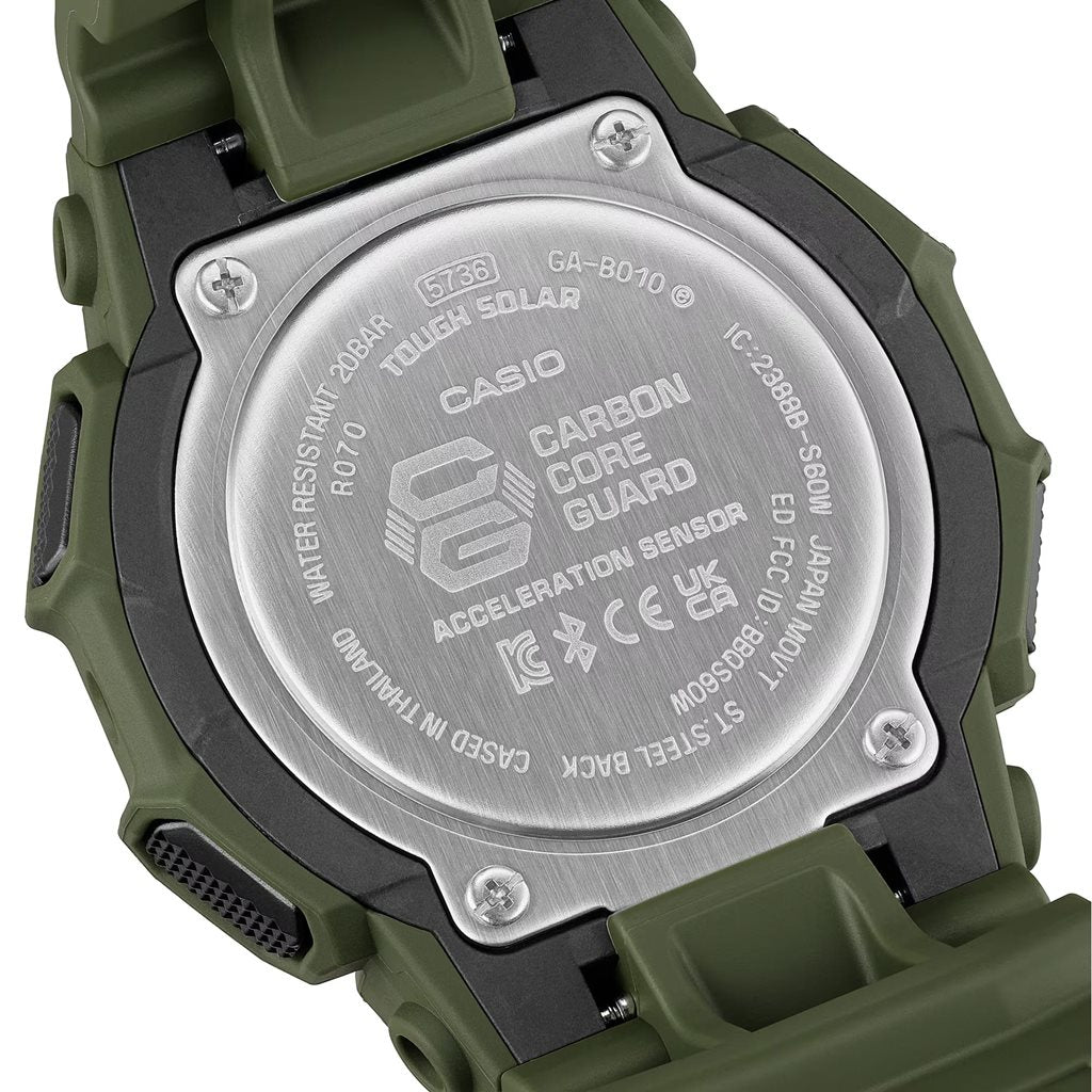 Reloj deportivo G-SHOCK GA-B010 negro en primer plano