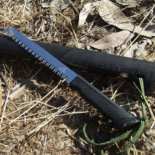 Hacha Gerber Gator Axe II con sierra oculta en el mango y hoja de acero inoxidable