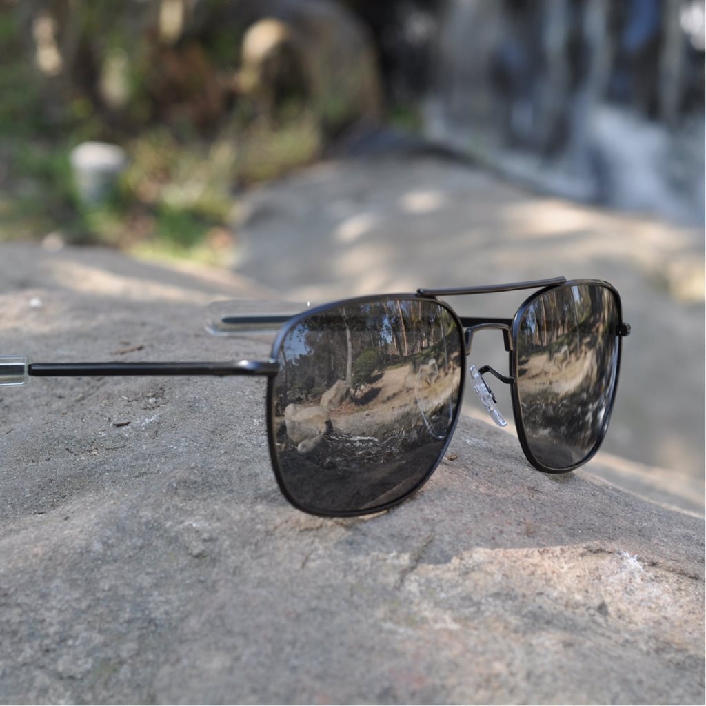 Gafas de sol polarizadas HUMVEE 57 mm negras con lentes ahumadas