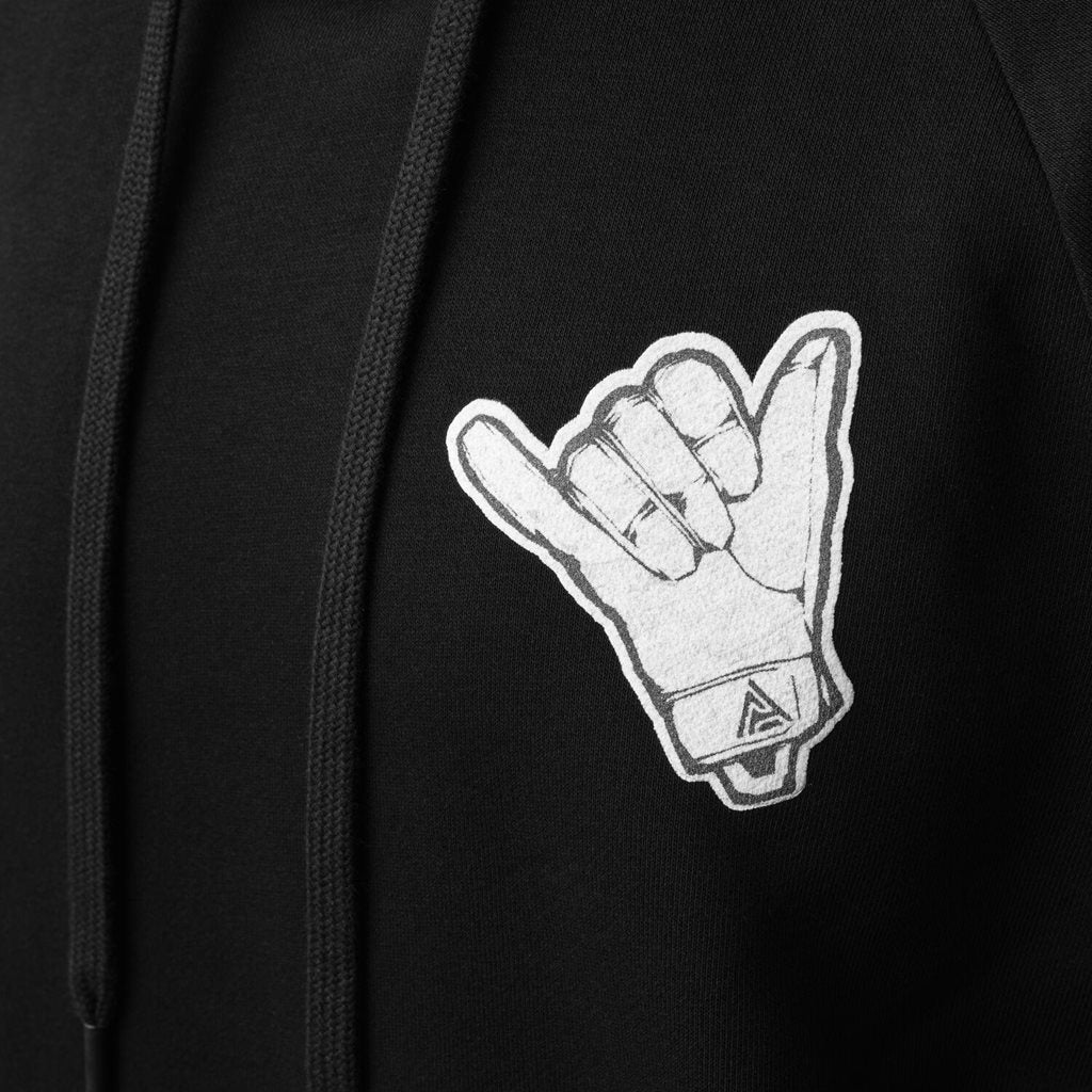 Sudadera negra SHAKA con estampado frontal y bolsillo canguro