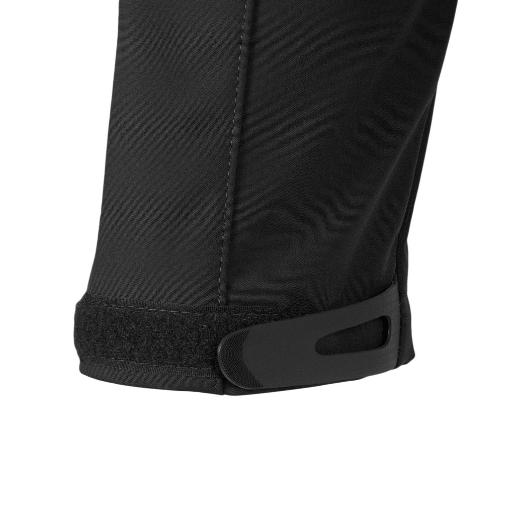 Chaqueta softshell ODIN negra de HIGHLANDER, corte anatómico y tres bolsillos