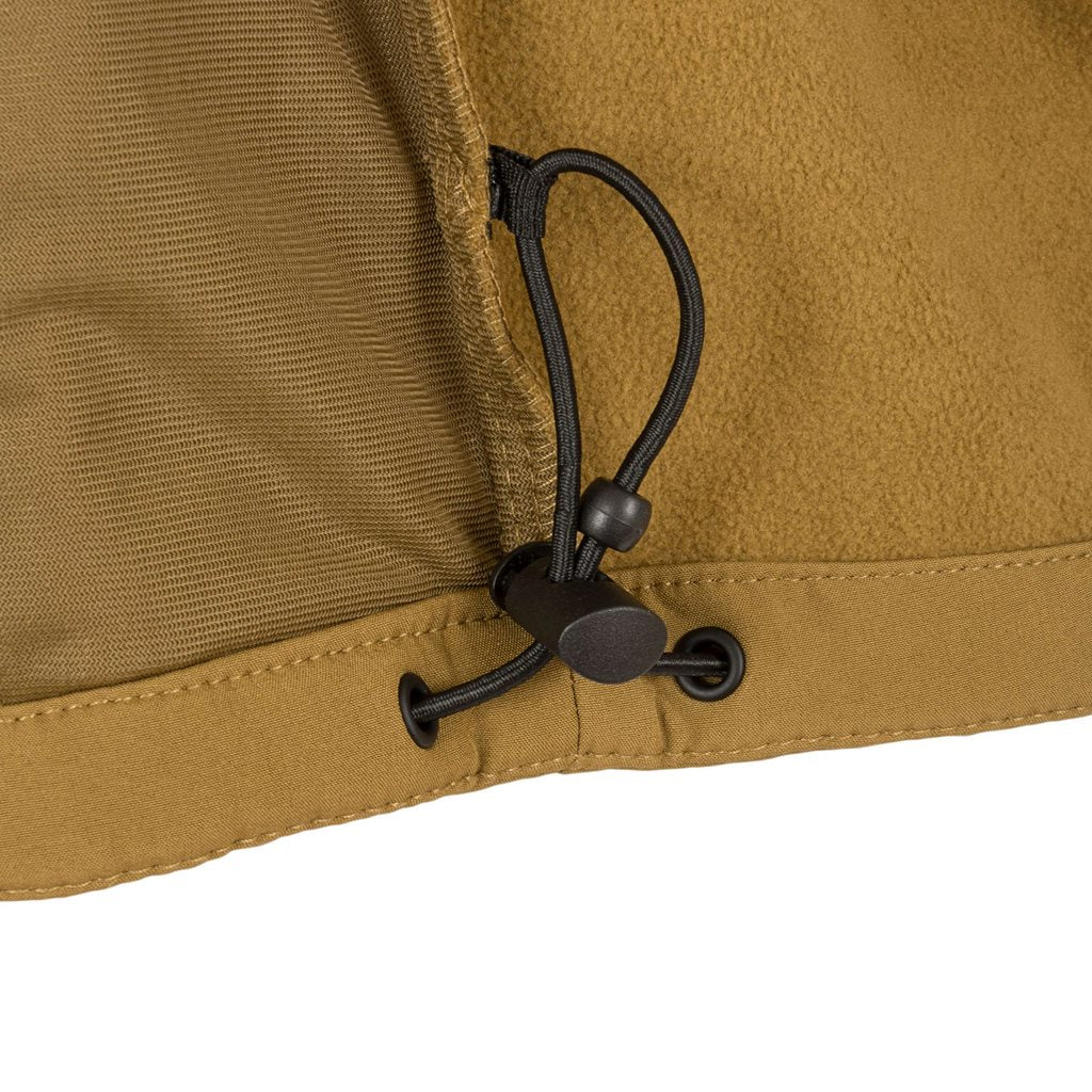 Chaqueta softshell ODIN color coyote con tres bolsillos y corte anatómico
