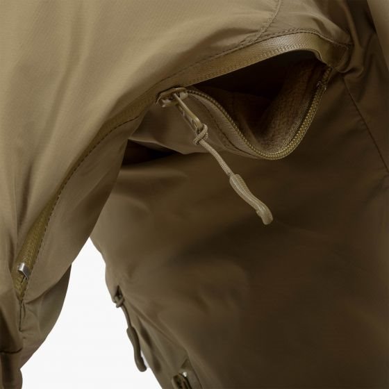 Anorak HALO verde, ligero y compacto, vista frontal