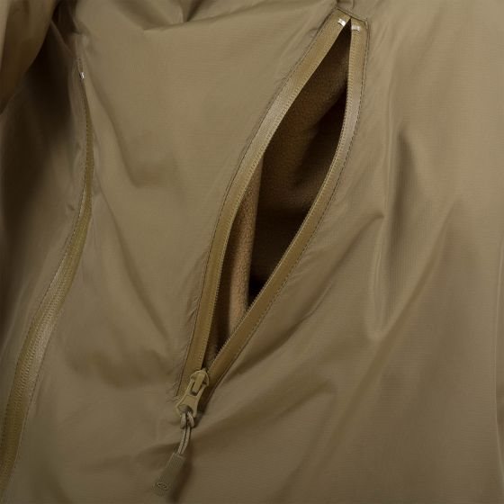 Anorak HALO verde, ligero y compacto, vista frontal